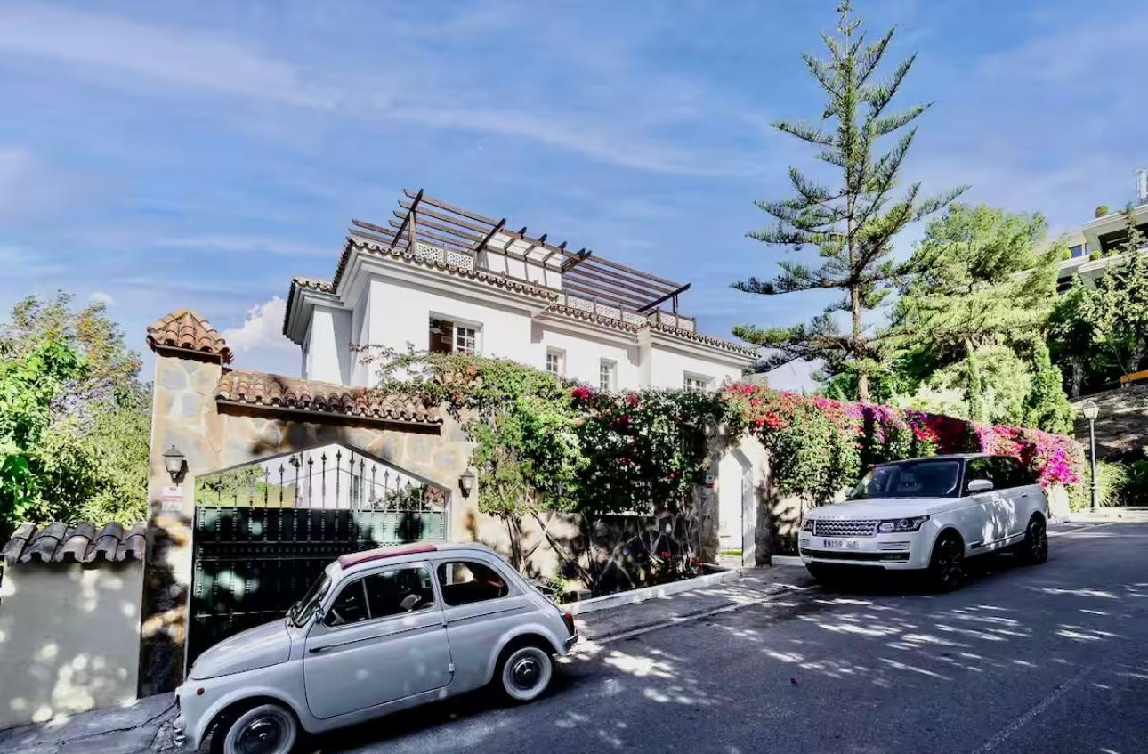 Casa de 5 Dormitorios y 5 Baños en venta en Puerto Banús, Marbella