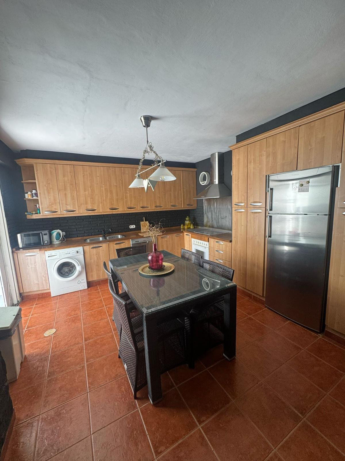 Casa de 4 Dormitorios en venta en Las Chapas, Marbella