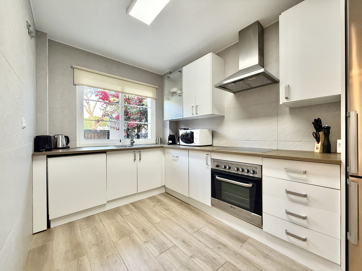 3 спални, 2 бани - Редова къща за продажба в Nueva Andalucia, Marbella