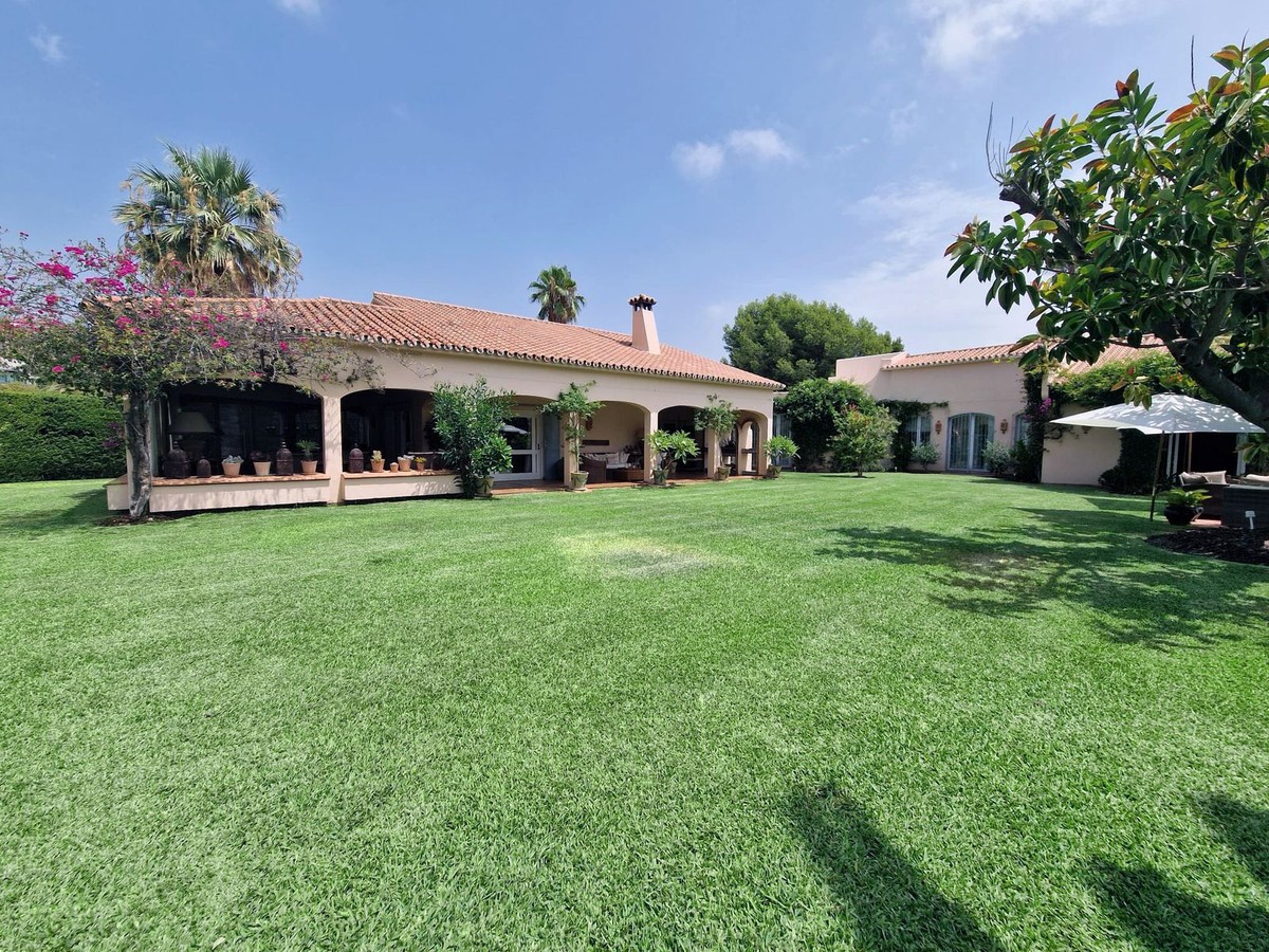 Casa de 5 Dormitorios y 6 Baños en venta en Benahavís