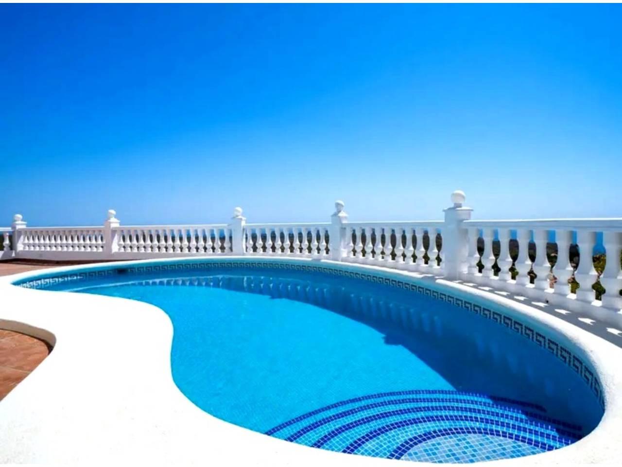 Casa Adosada de 5 Dormitorios y 4 Baños en venta en Moraira