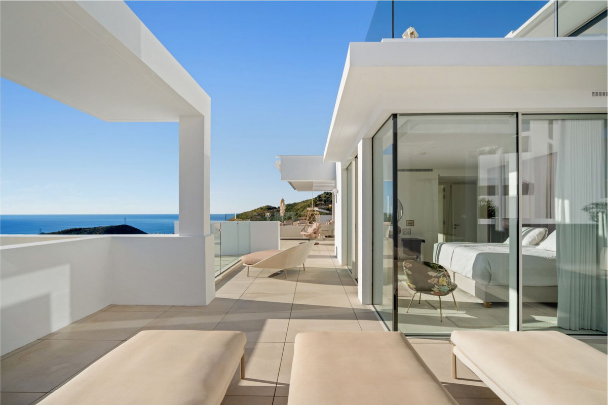 Ático de 3 Dormitorios y 4 Baños en venta en Marbella
