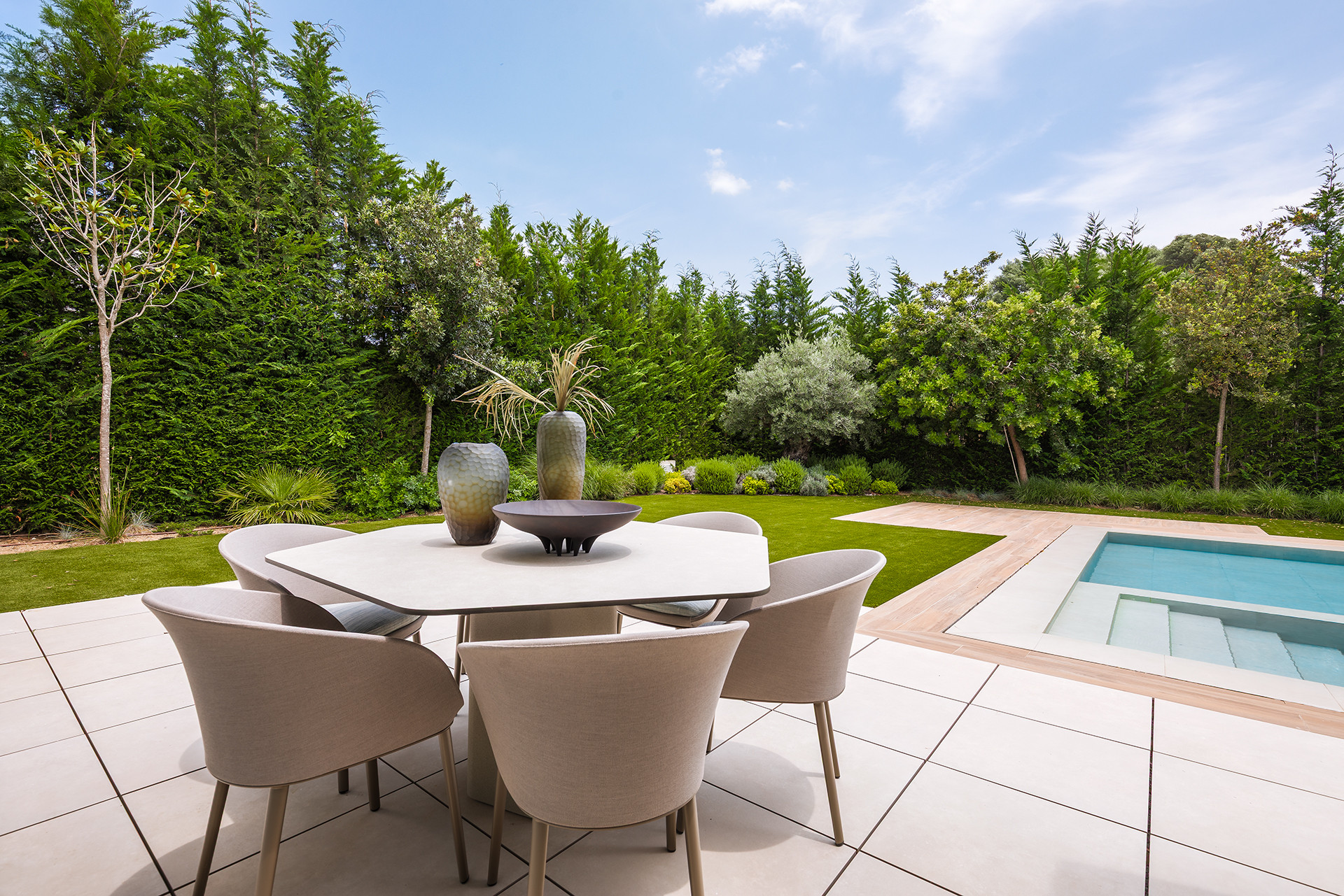 Casa de 5 Dormitorios en venta en El Paraíso, Estepona
