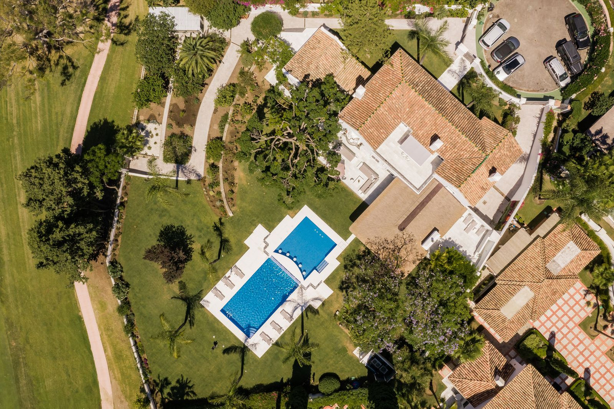 Casa de 6 Dormitorios y 6 Baños en venta en Nueva Andalucía, Marbella