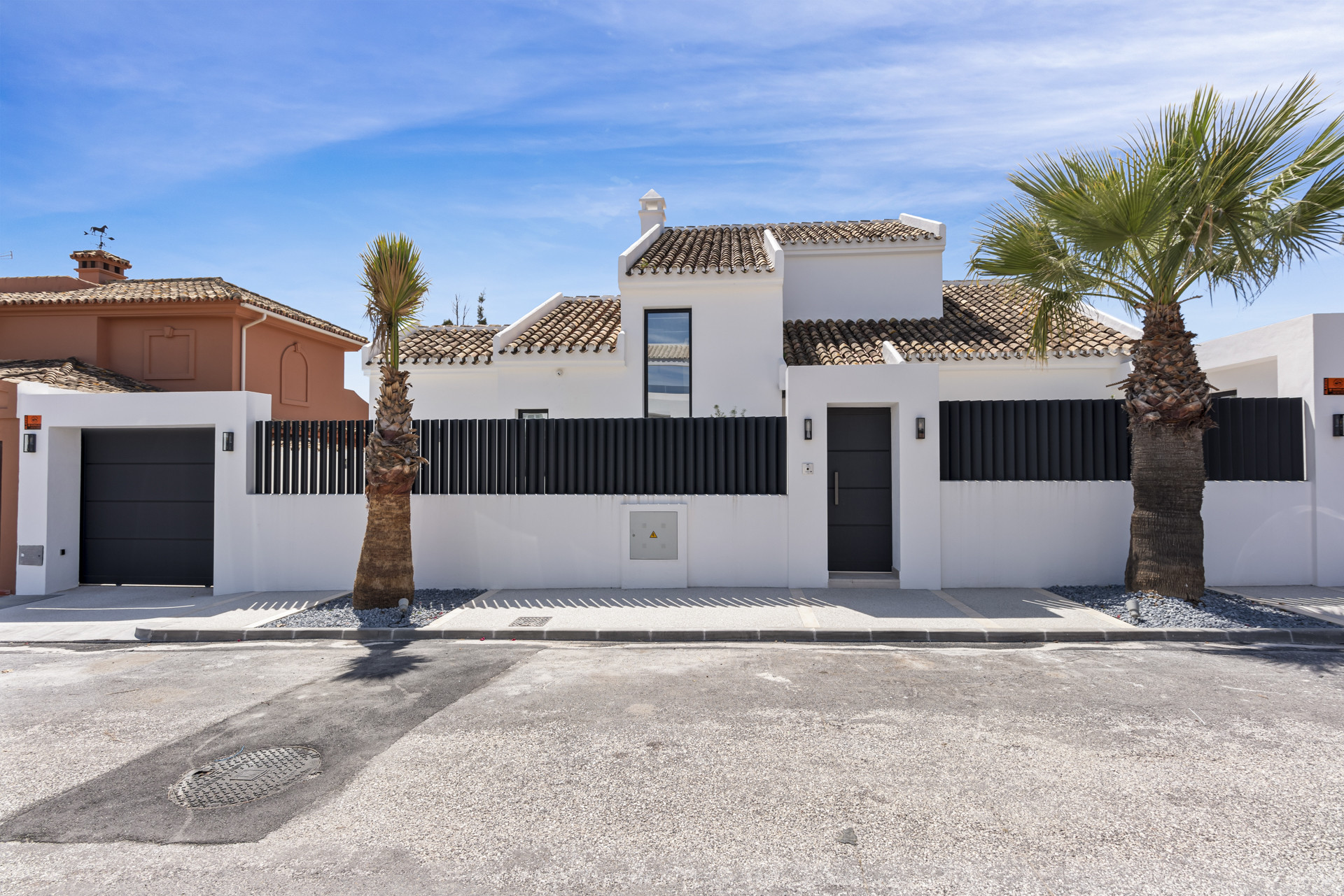 Casa de 5 Dormitorios y 5 Baños en venta en El Rosario, Marbella