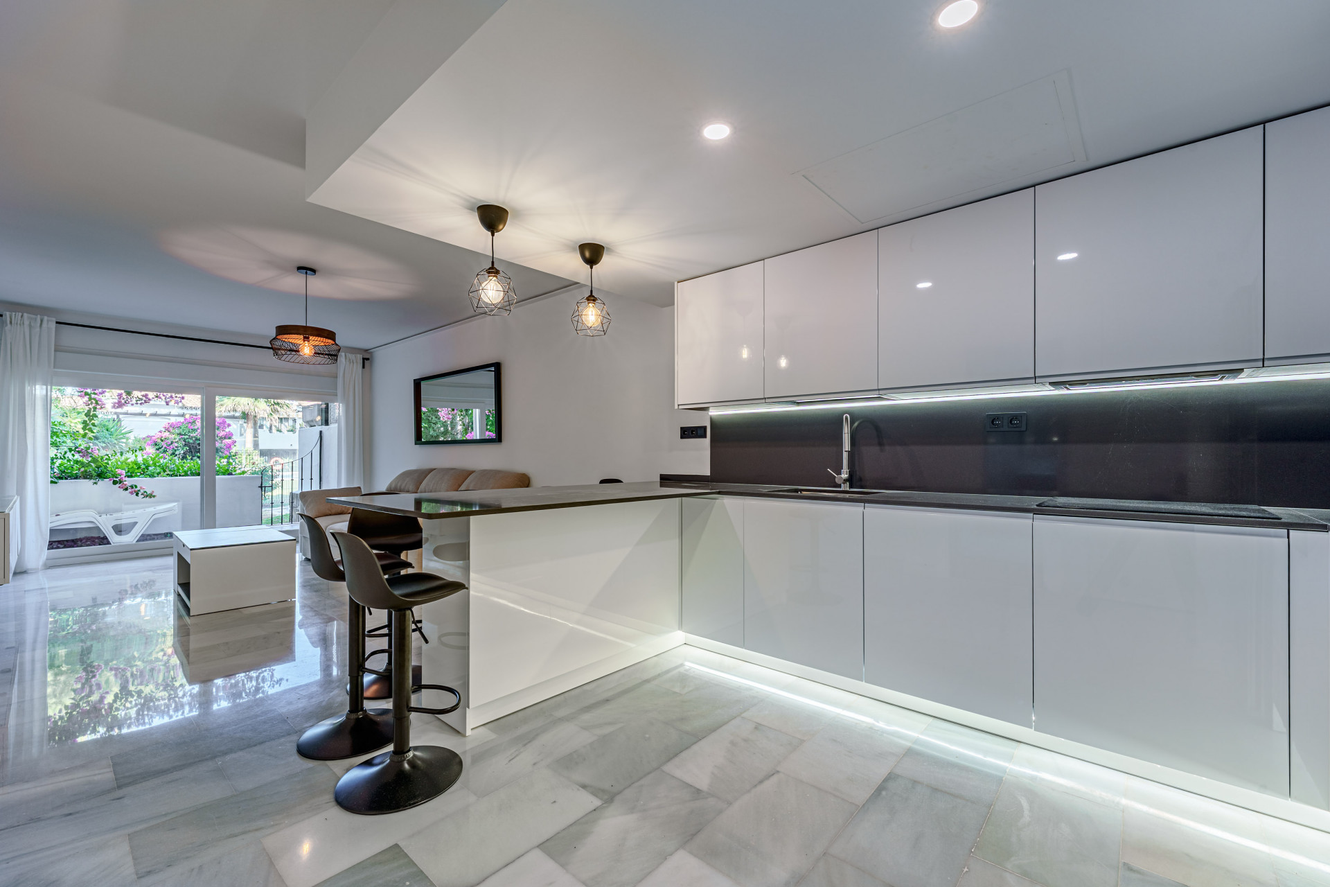 Piso de 3 Dormitorios y 2 Baños en venta en Sierra Blanca, Marbella