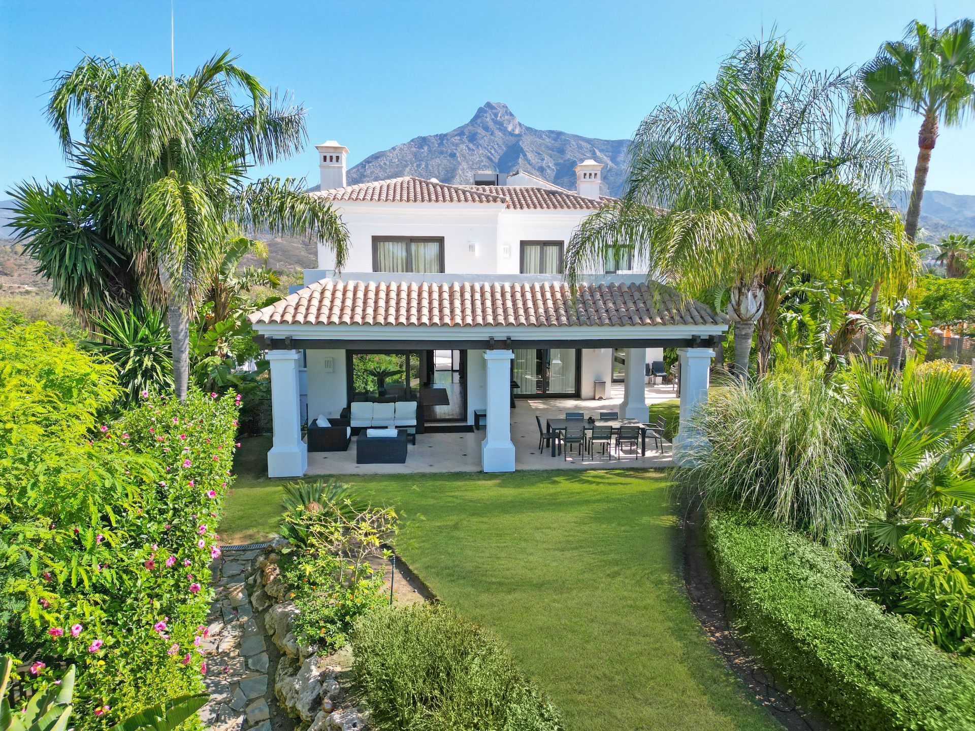 Casa de 5 Dormitorios y 4 Baños en venta en Milla de Oro, Marbella