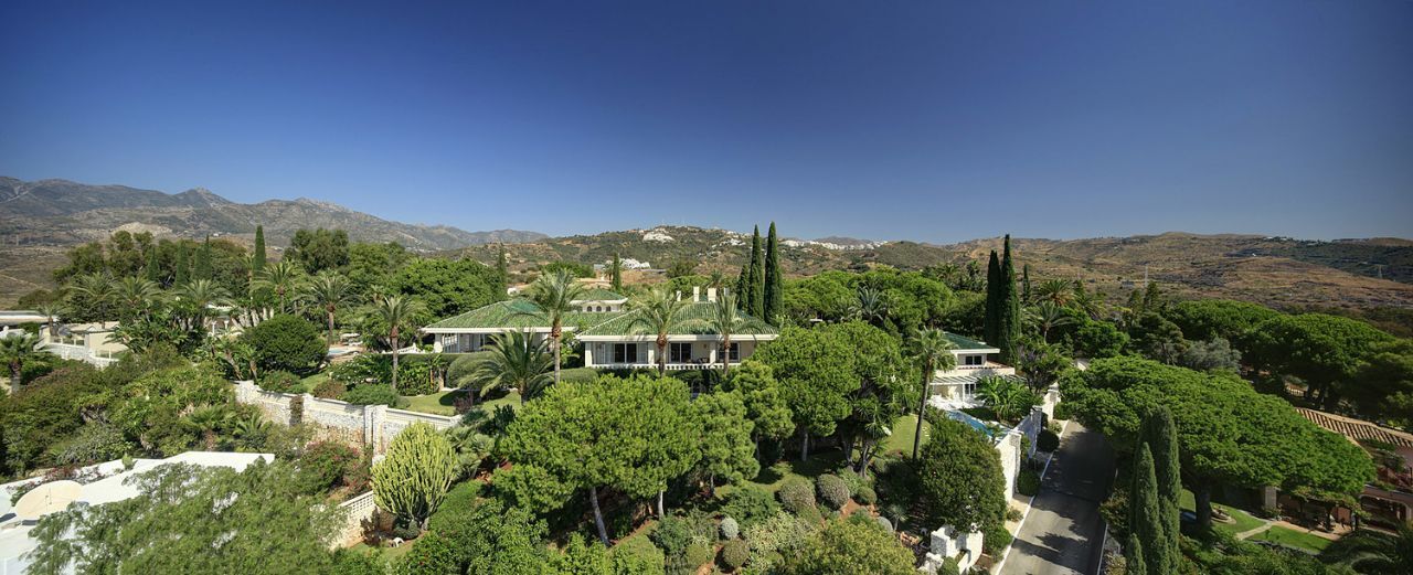 Casa de 10 Dormitorios y 10 Baños en venta en Río Real, Marbella