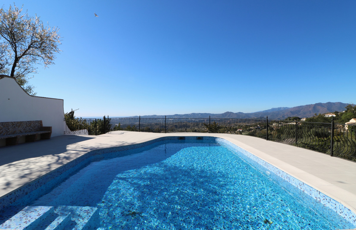 Casa de 7 Dormitorios en venta en Mijas