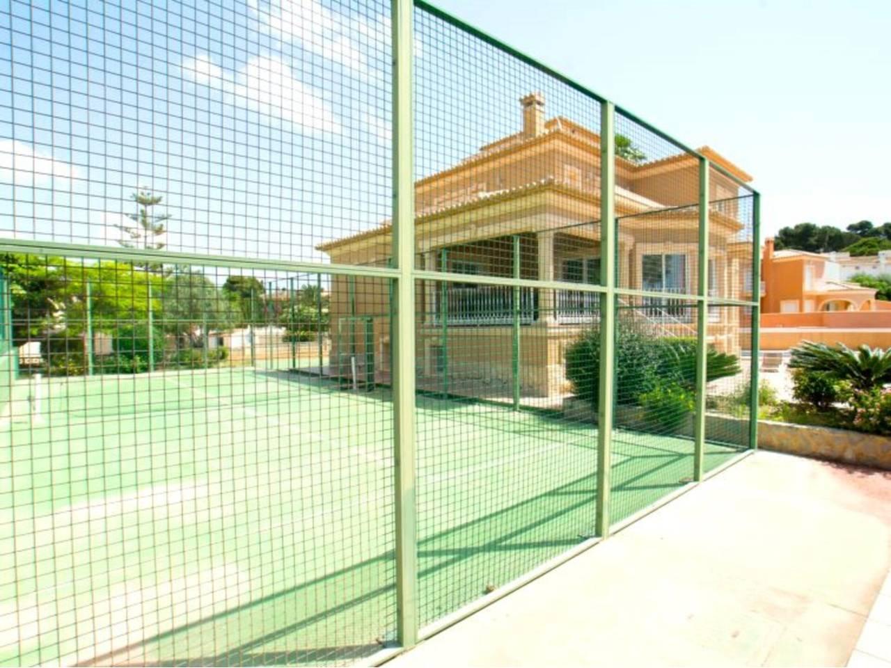 Casa Adosada de 8 Dormitorios y 6 Baños en venta en Calp
