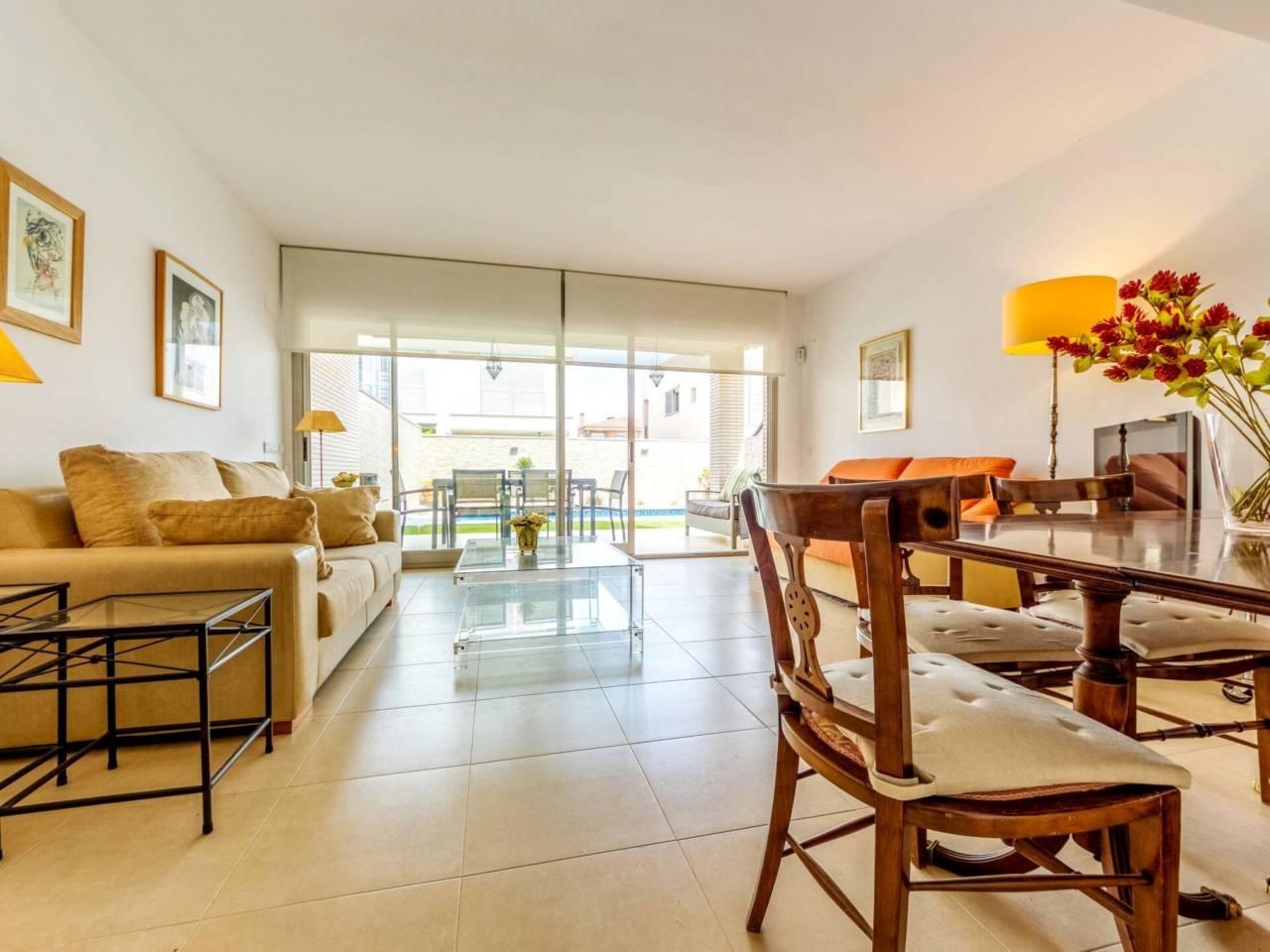 Casa Adosada de 3 Dormitorios en venta en Cambrils
