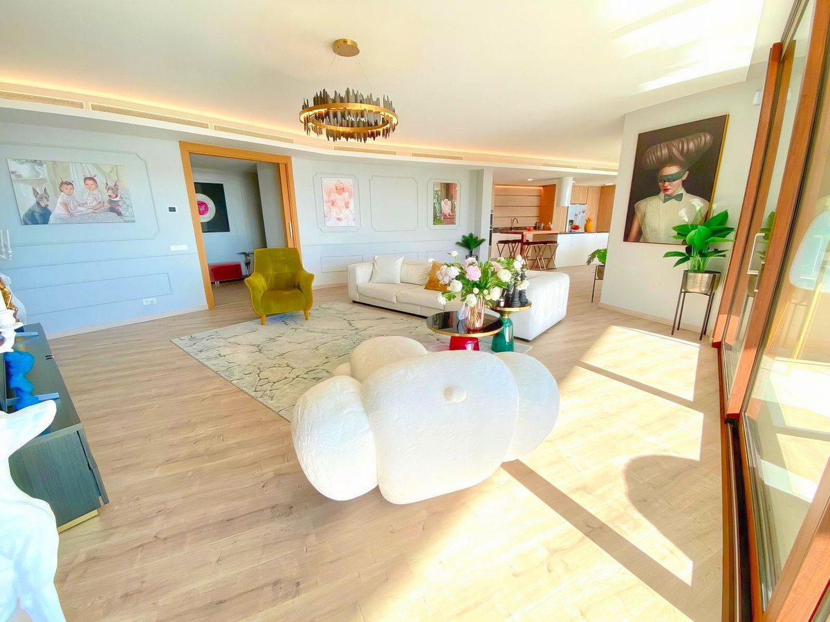 Piso de 4 Dormitorios y 4 Baños en venta en La Quinta, Benahavís