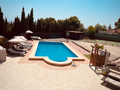 Casa de 7 Dormitorios y 4 Baños en venta en Moralet, Alicante
