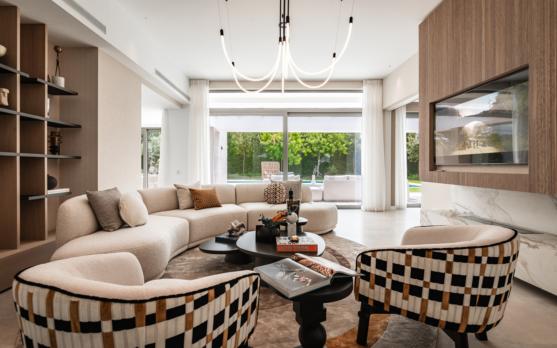 Casa de 5 Dormitorios en venta en El Paraíso, Estepona
