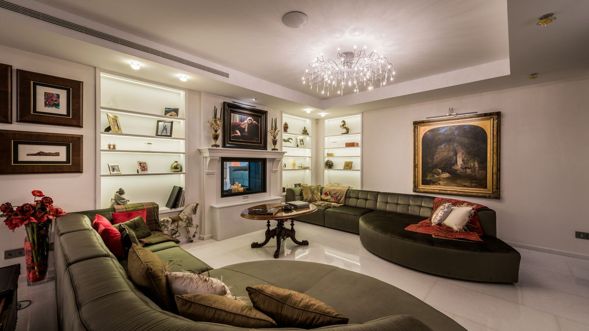 Casa de 6 Dormitorios y 6 Baños en venta en Nueva Andalucía, Marbella