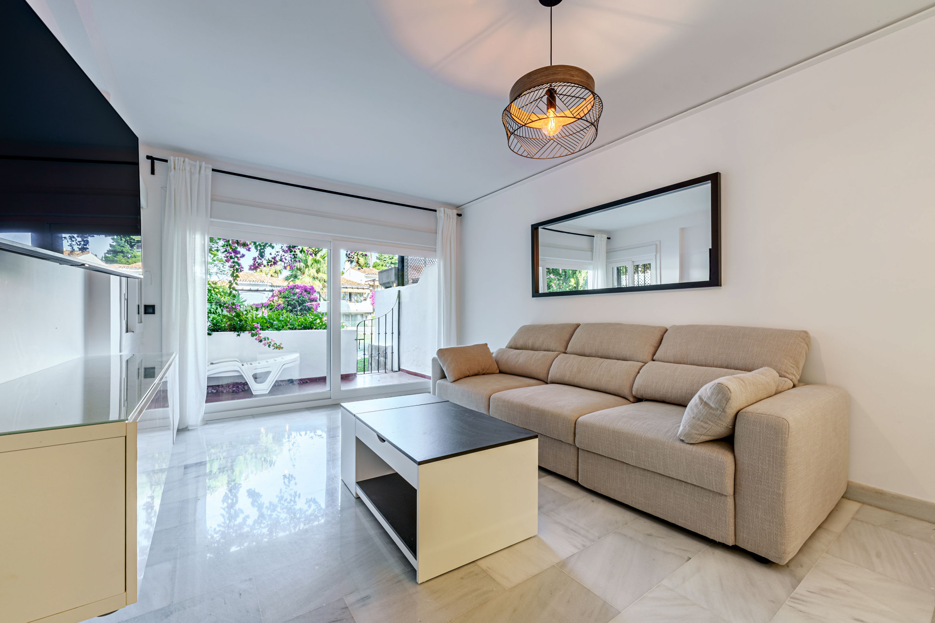 Piso de 3 Dormitorios y 2 Baños en venta en Sierra Blanca, Marbella