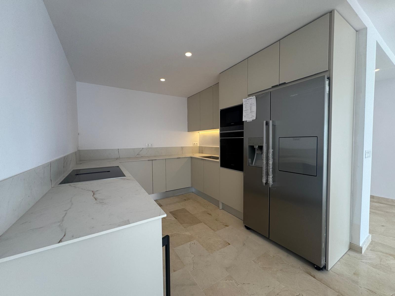 Piso de 3 Dormitorios y 2 Baños en venta en Estepona