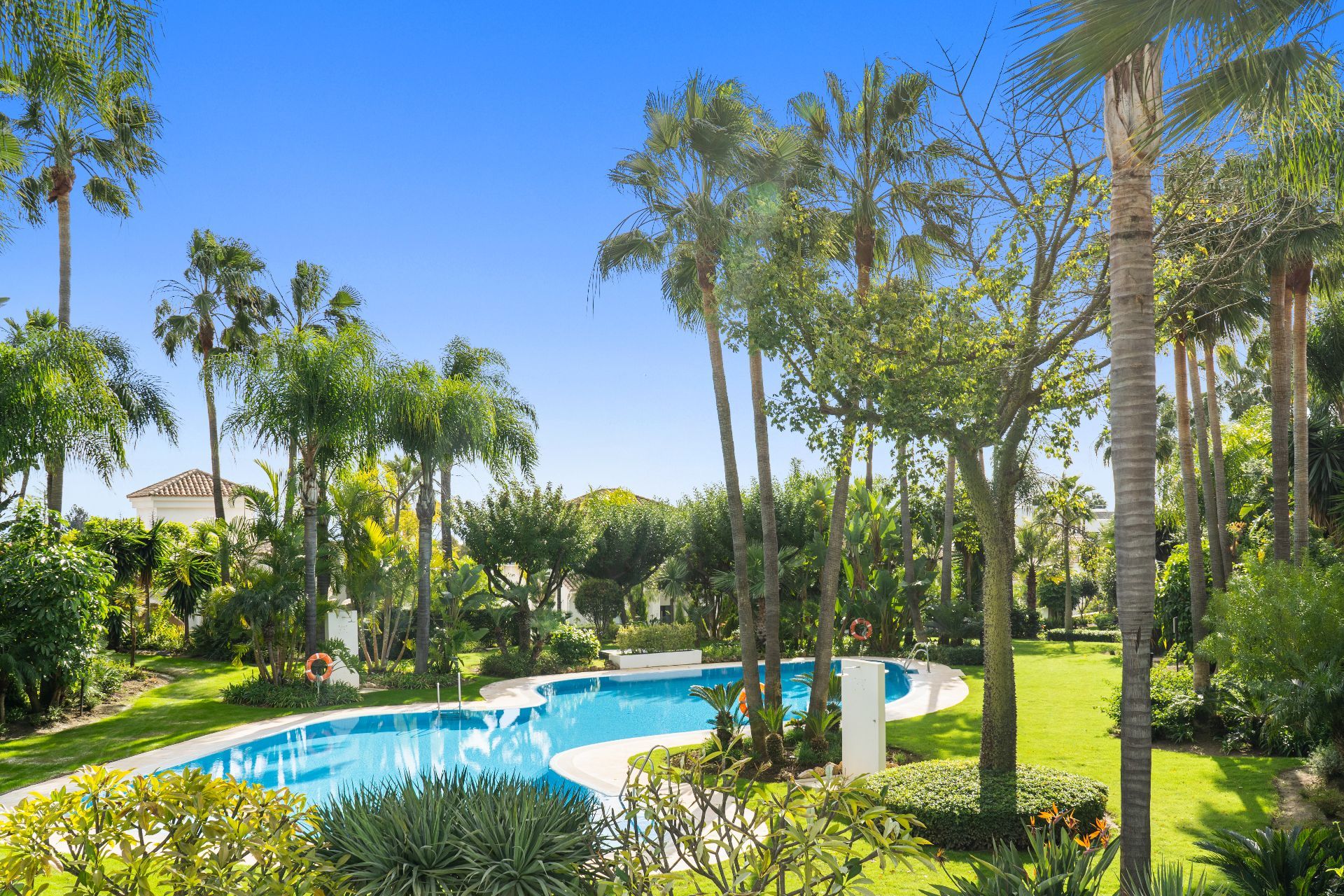 Casa de 5 Dormitorios y 4 Baños en venta en Milla de Oro, Marbella