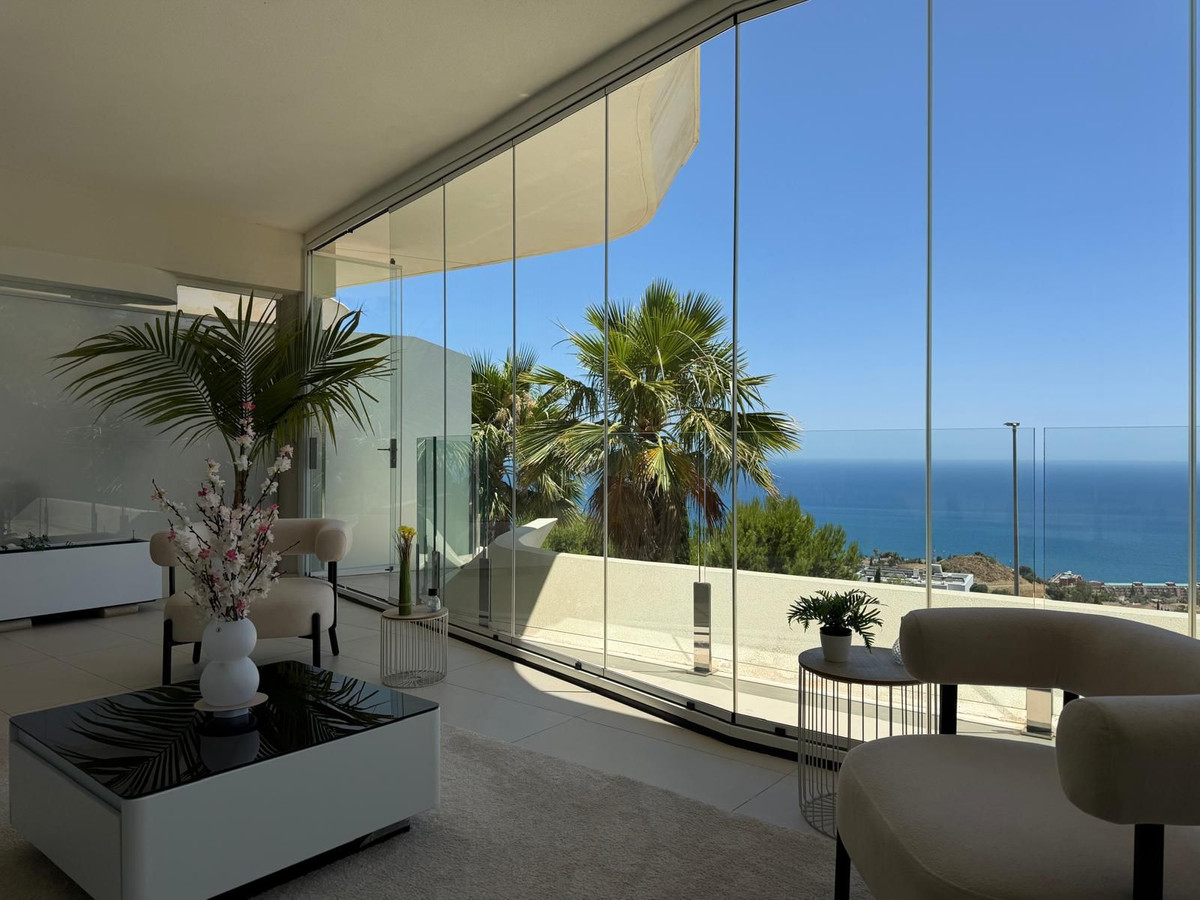 Piso de 2 Dormitorios y 2 Baños en venta en Benalmádena