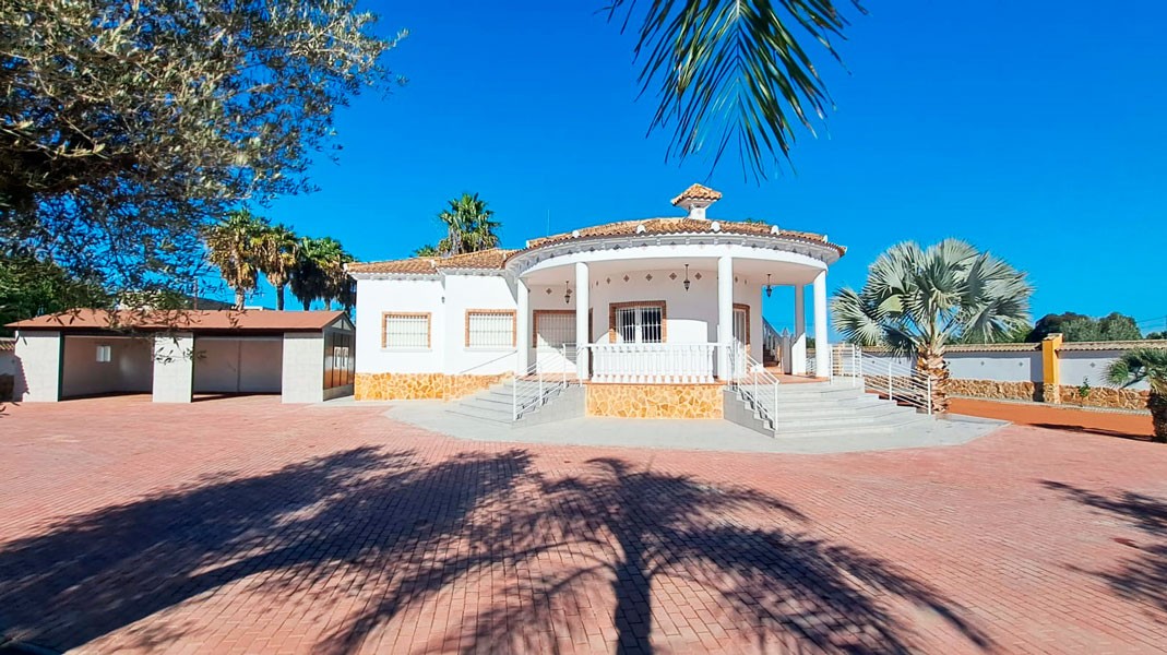 Finca de 3 Dormitorios y 2 Baños en venta en Catral