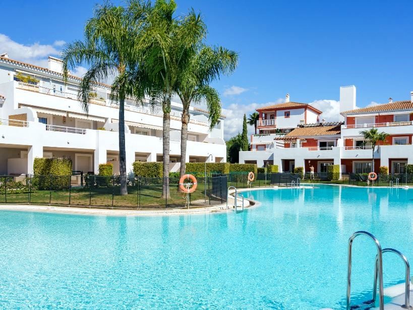Piso de 2 Dormitorios y 2 Baños en venta en La Alqueria, Estepona