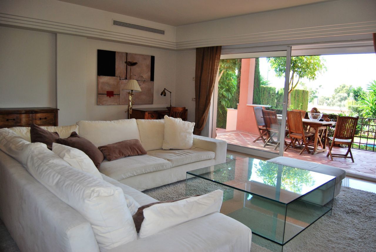 Casa Adosada de 4 Dormitorios en venta en Milla de Oro, Marbella