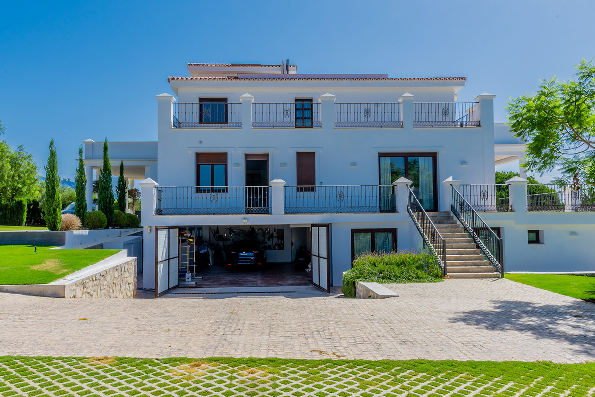 Casa de 5 Dormitorios en venta en Guadalmina Alta, San Pedro de Alcántara