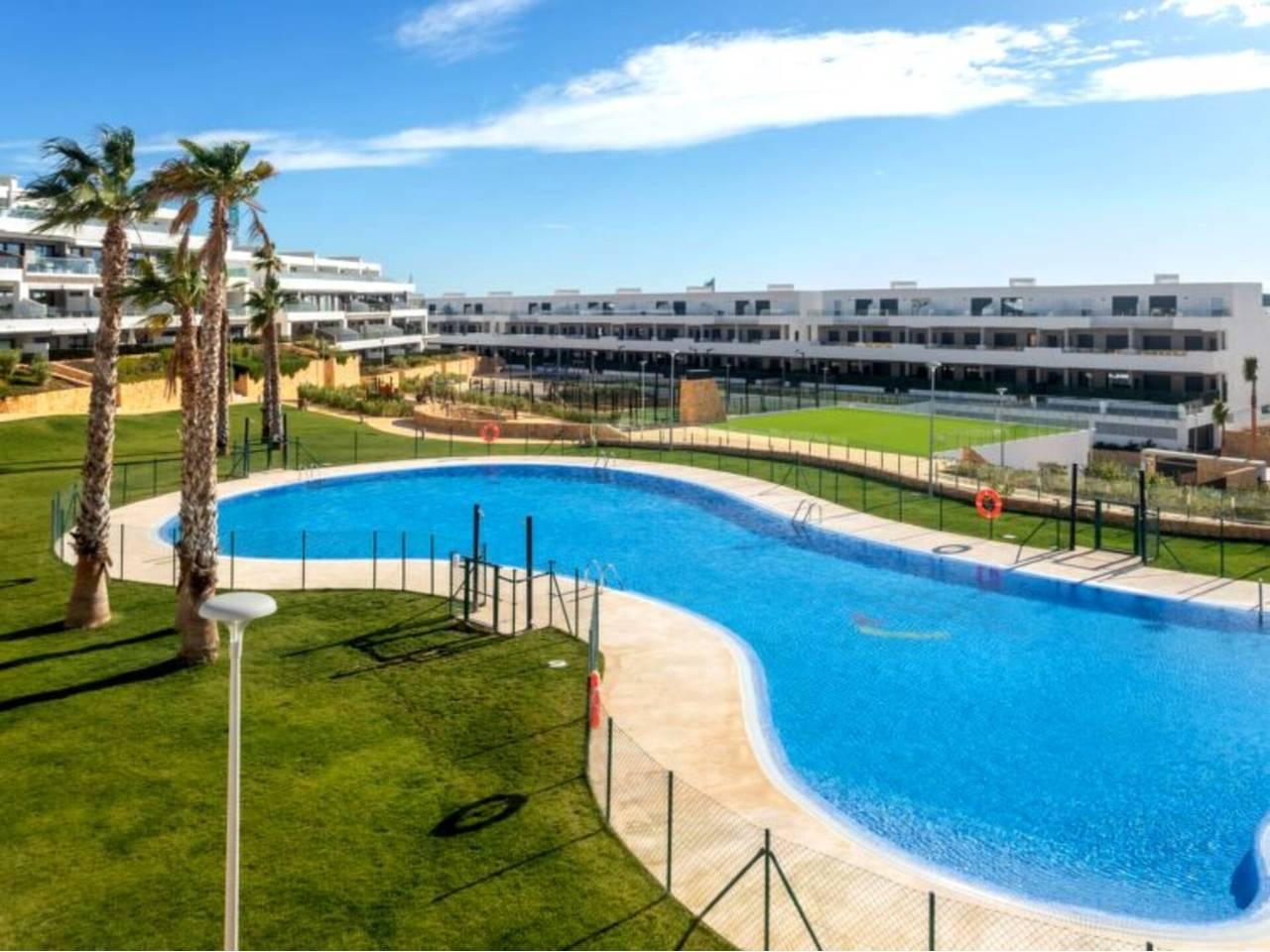 Casa Adosada de 4 Dormitorios en venta en Benidorm Centro Urbano