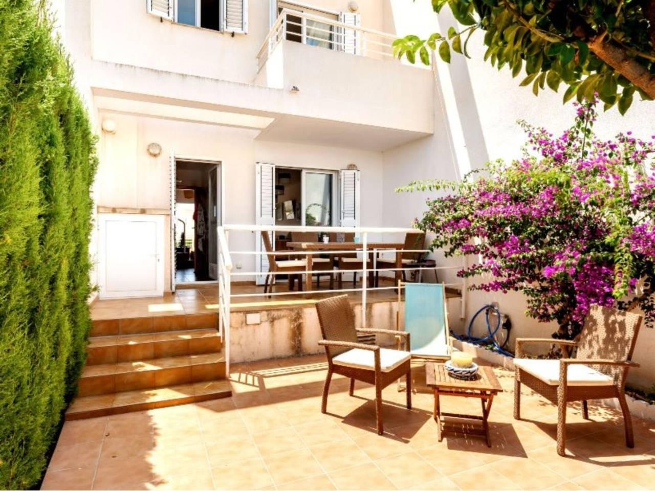 Casa Adosada de 3 Dormitorios en venta en Mojacar
