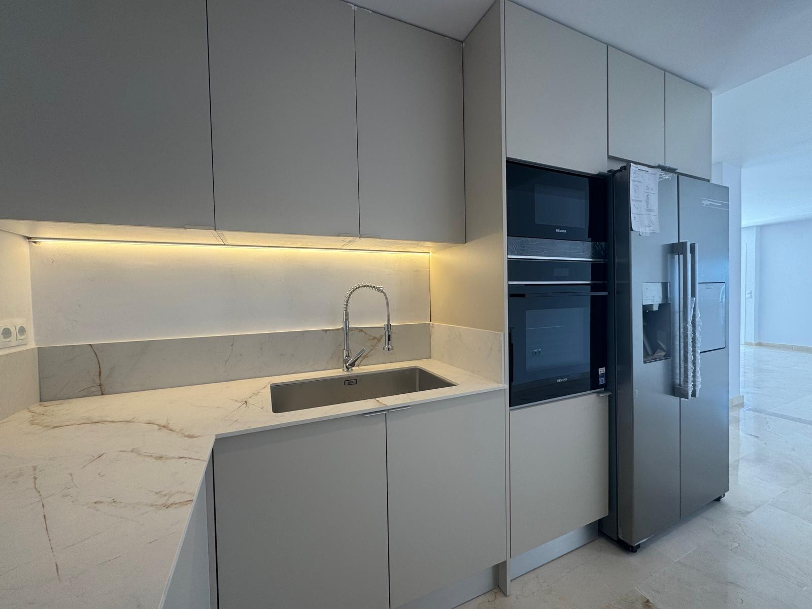 Piso de 3 Dormitorios y 2 Baños en venta en Estepona