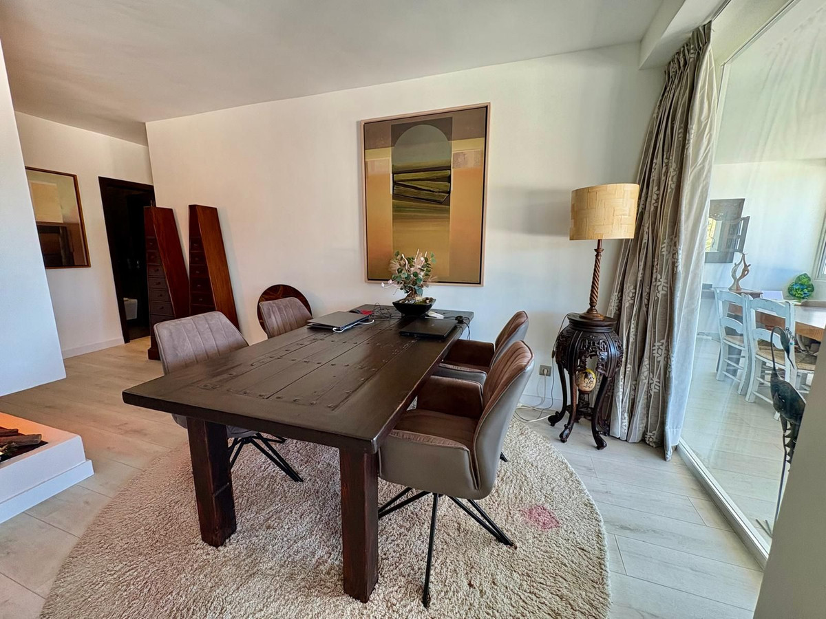 Piso de 2 Dormitorios en venta en La Quinta, Benahavís