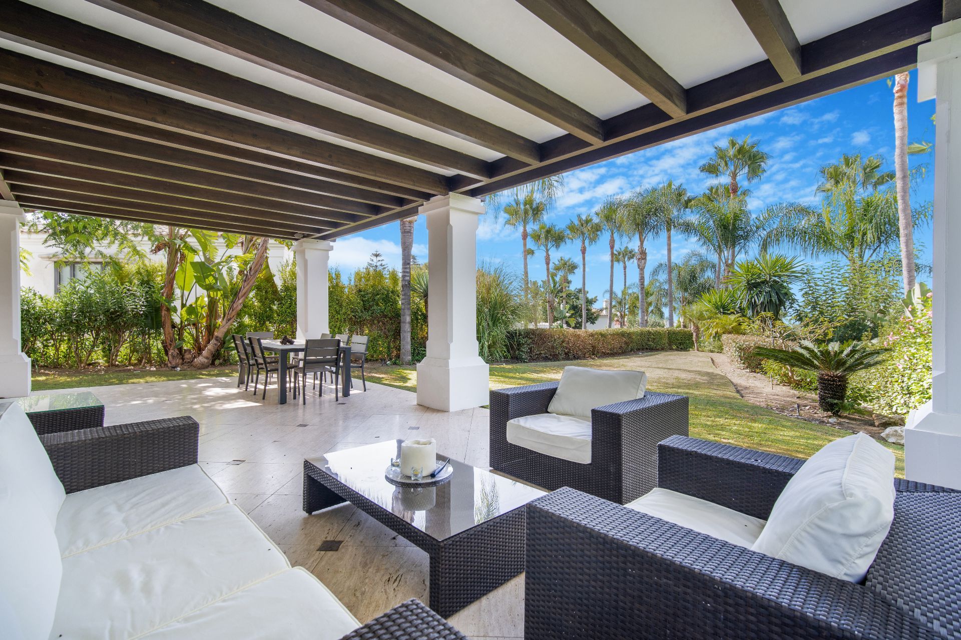 Casa de 5 Dormitorios y 4 Baños en venta en Milla de Oro, Marbella