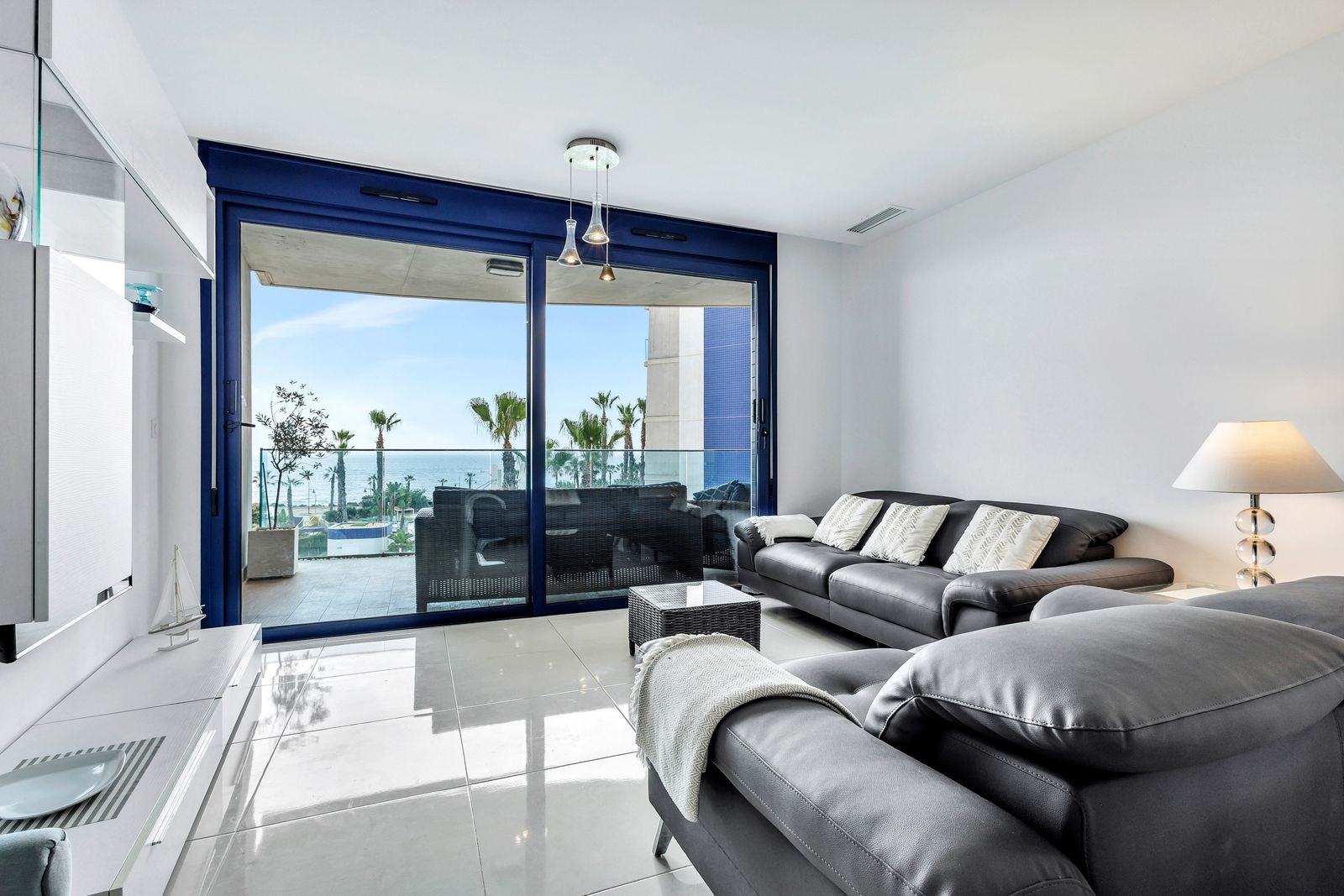 Piso de 3 Dormitorios en venta en Punta Prima, Orihuela Costa