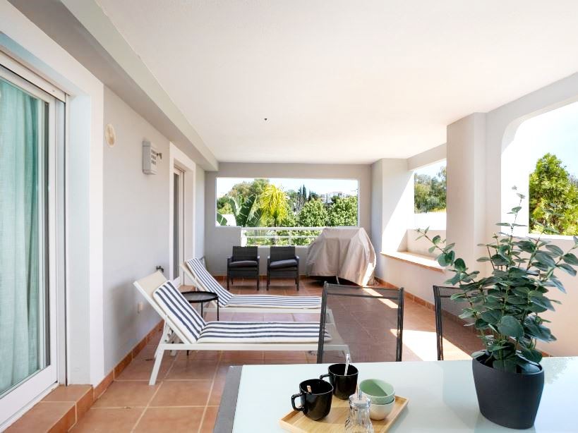 Piso de 2 Dormitorios y 2 Baños en venta en La Alqueria, Estepona