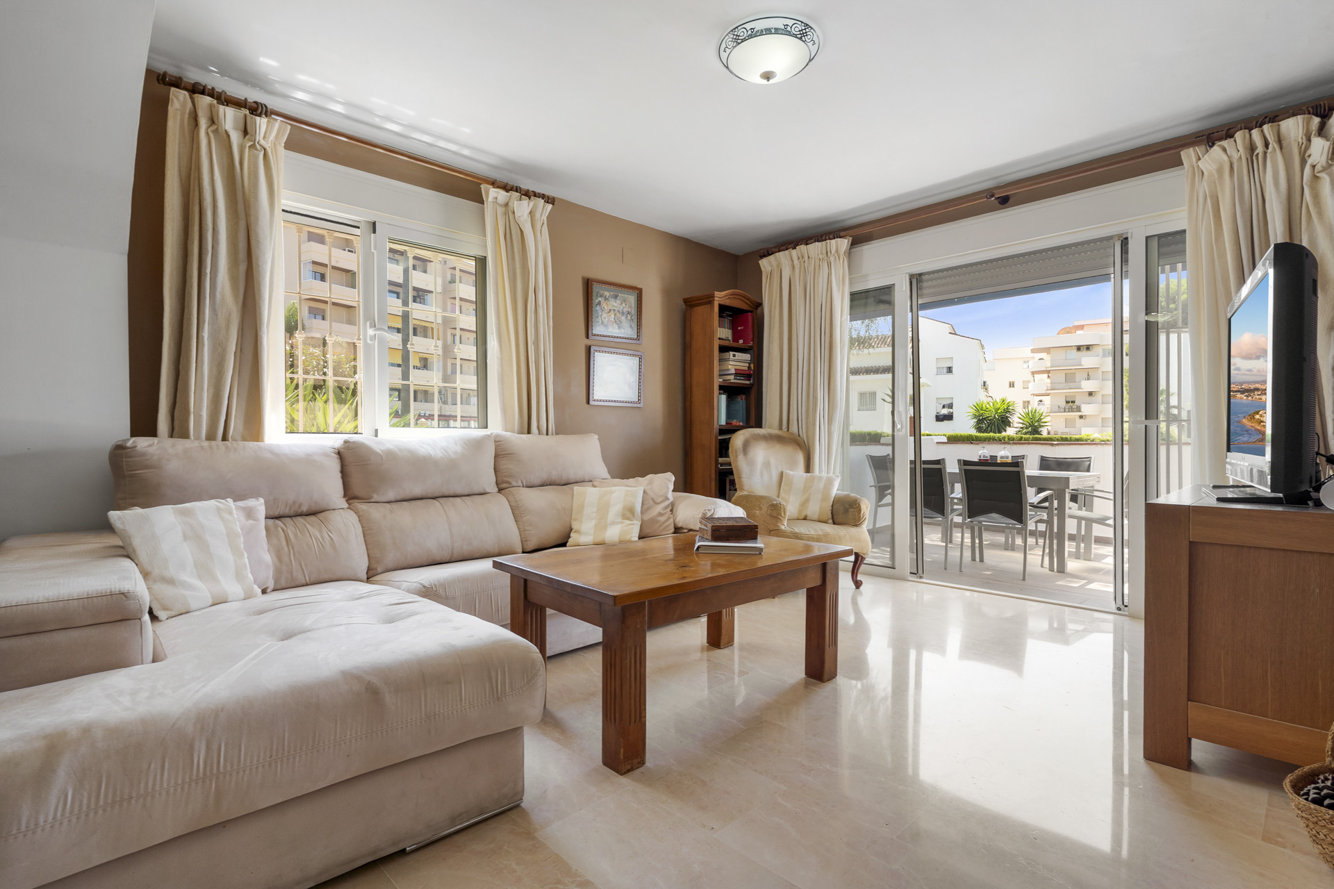 Piso de 3 Dormitorios y 3 Baños en venta en Nueva Andalucía, Marbella