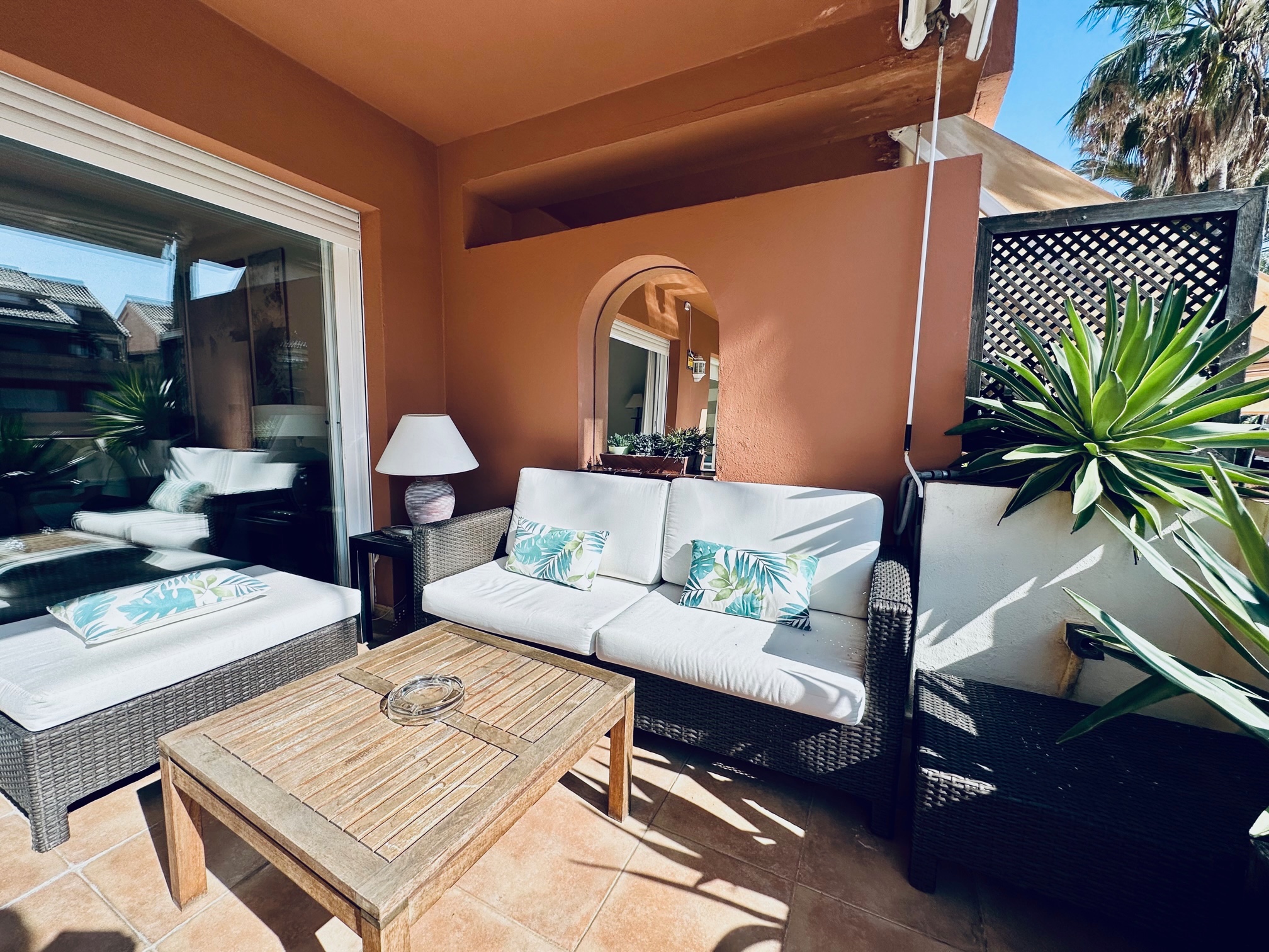 Piso de 2 Dormitorios en venta en Puerto Banús, Marbella