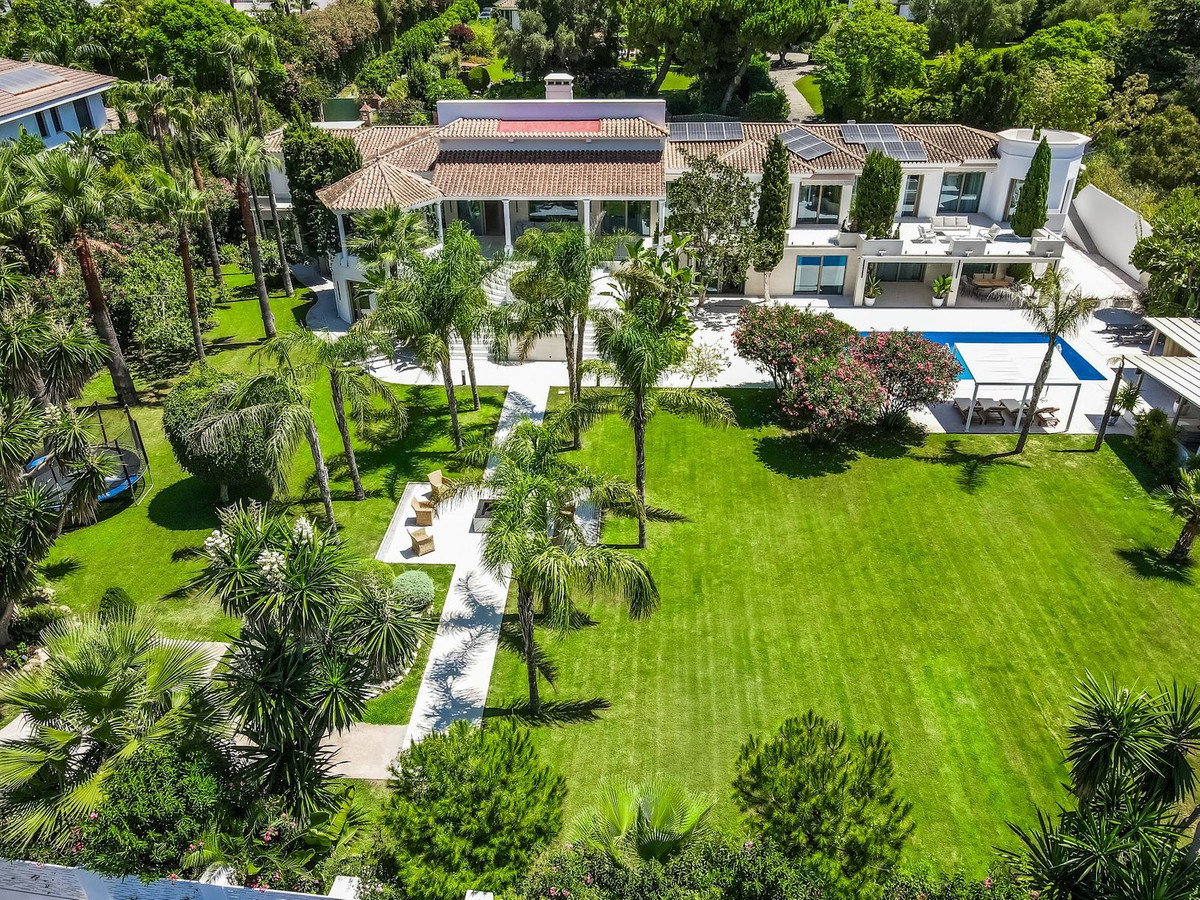 Casa de 6 Dormitorios y 11 Baños en venta en Guadalmina Baja, San Pedro de Alcántara
