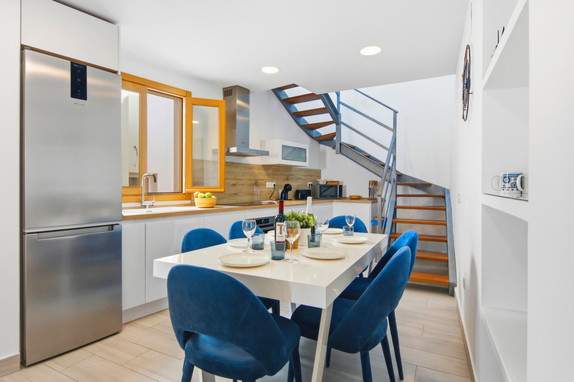 Casa Adosada de 5 Dormitorios en venta en La Alqueria, Estepona