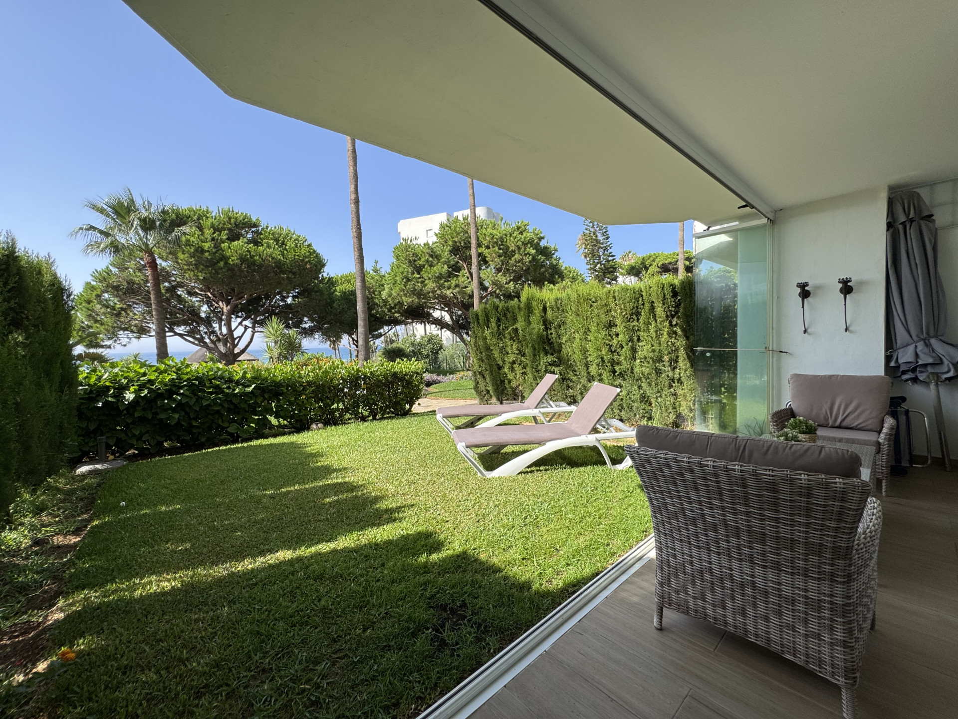 Piso de 2 Dormitorios en venta en Calahonda, Mijas