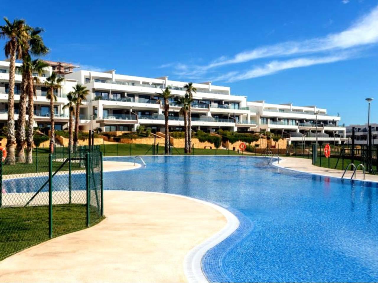 Casa Adosada de 4 Dormitorios en venta en Benidorm Centro Urbano
