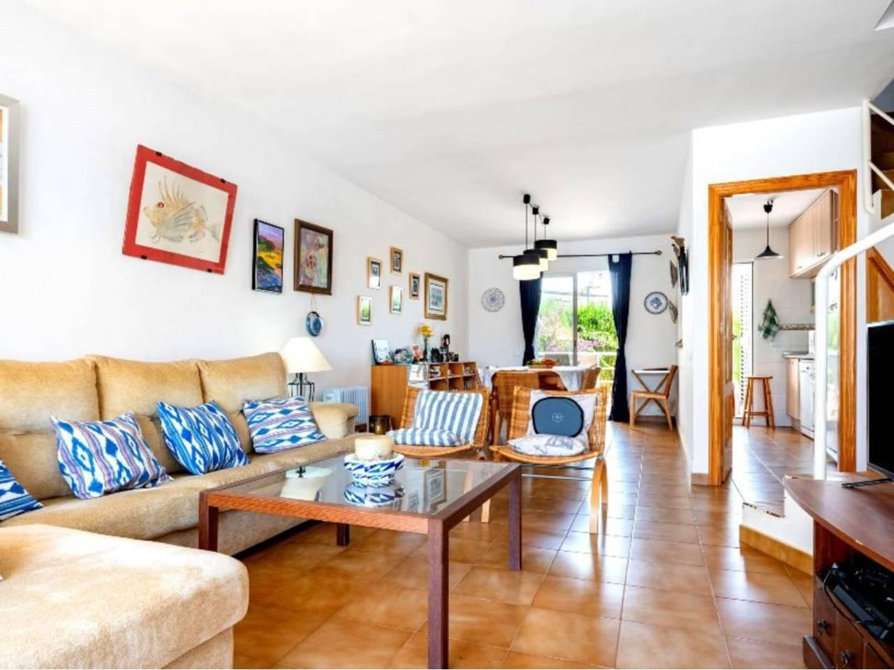 Casa Adosada de 3 Dormitorios en venta en Mojacar