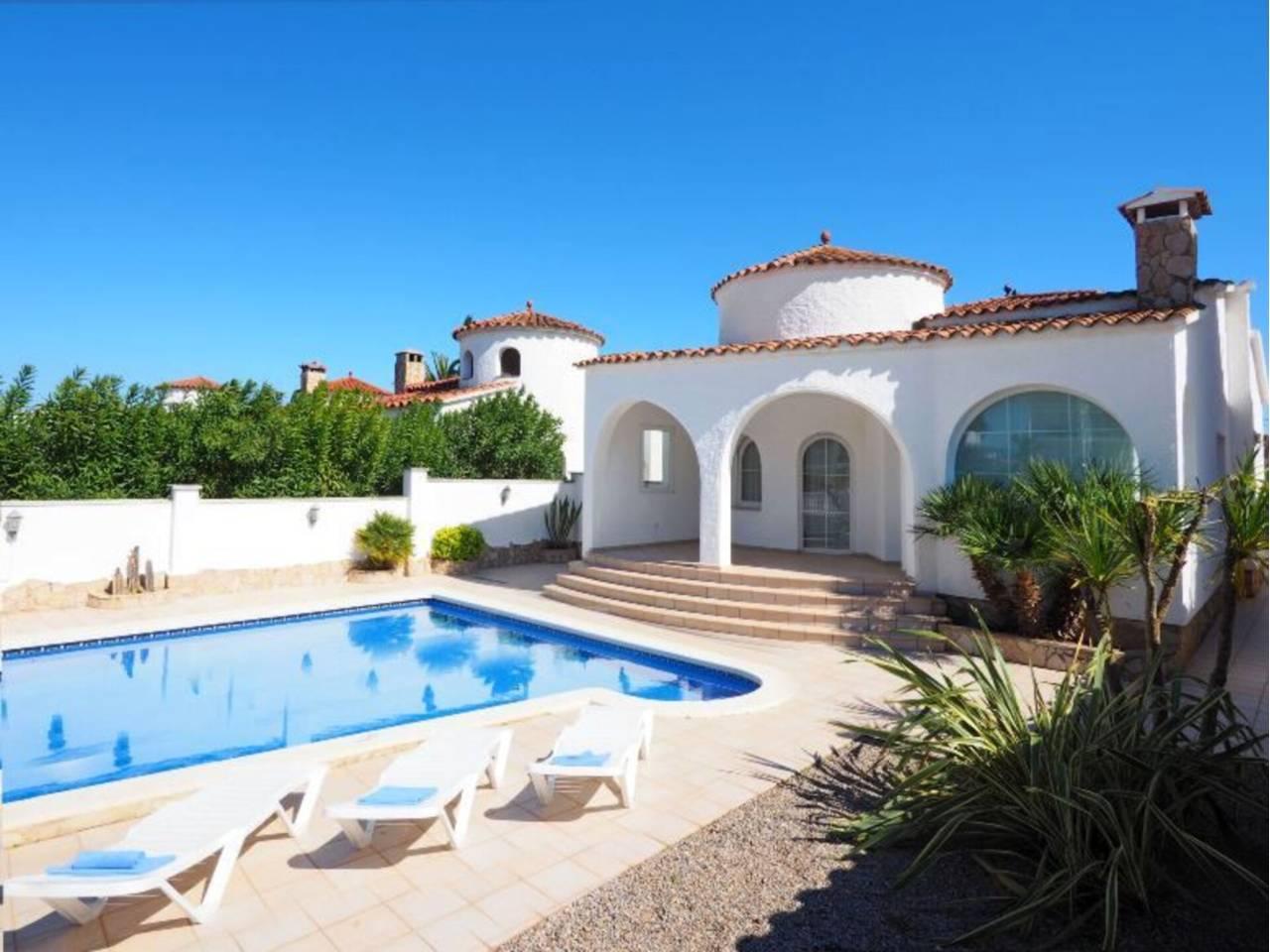 Casa Adosada de 3 Dormitorios en venta en Empuriabrava