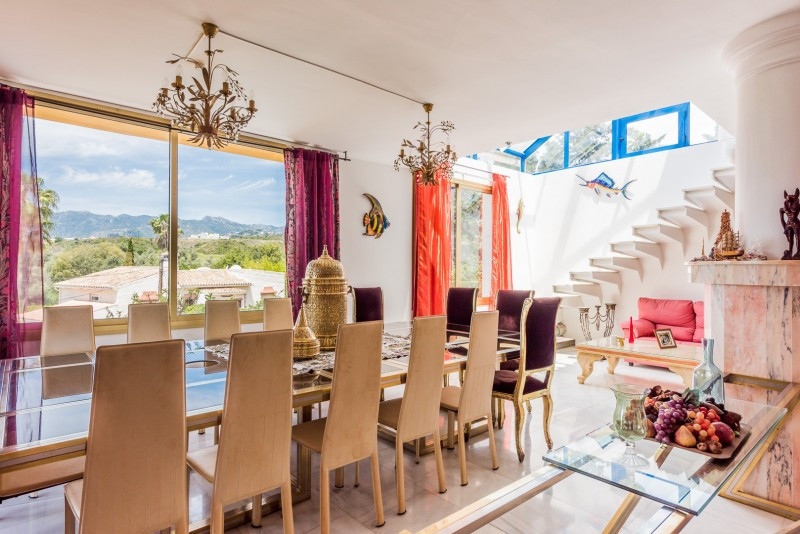 Casa de 9 Dormitorios en venta en El Rosario, Marbella