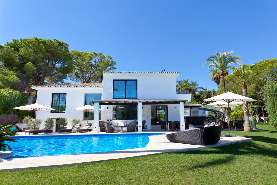Casa de 5 Dormitorios en venta en Nueva Andalucía, Marbella