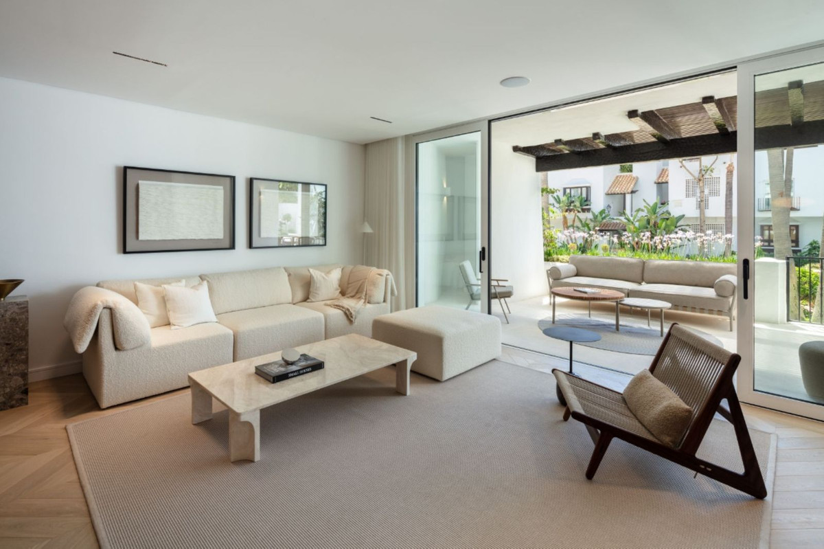 Piso de 3 Dormitorios en venta en Milla de Oro, Marbella