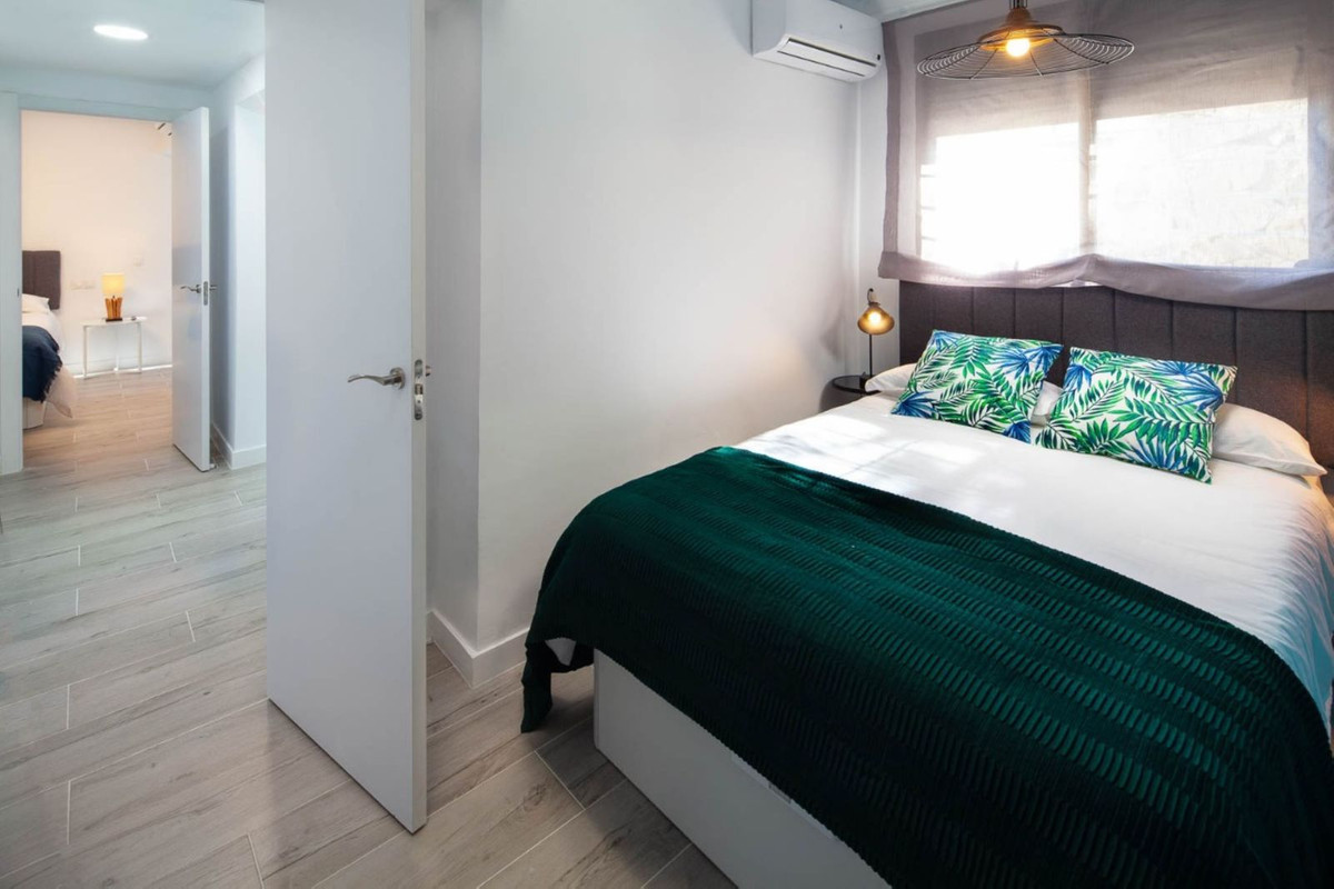 Piso de 7 Dormitorios y 4 Baños en venta en Benalmádena
