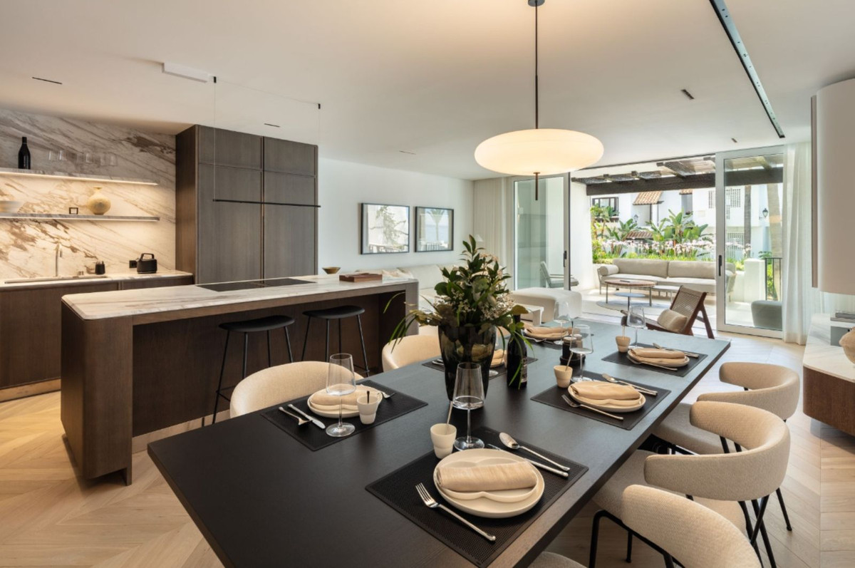 Piso de 3 Dormitorios en venta en Milla de Oro, Marbella