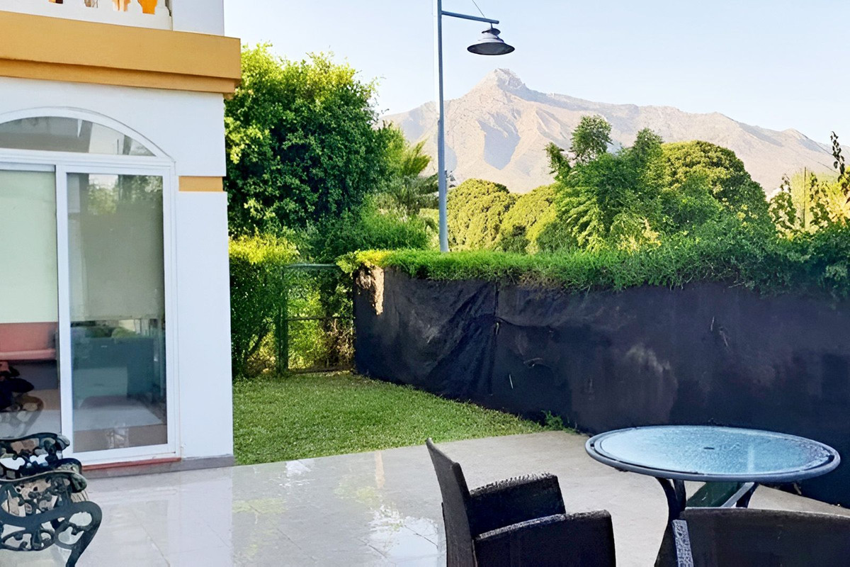 Piso de 3 Dormitorios y 2 Baños en venta en Puerto Banús, Marbella