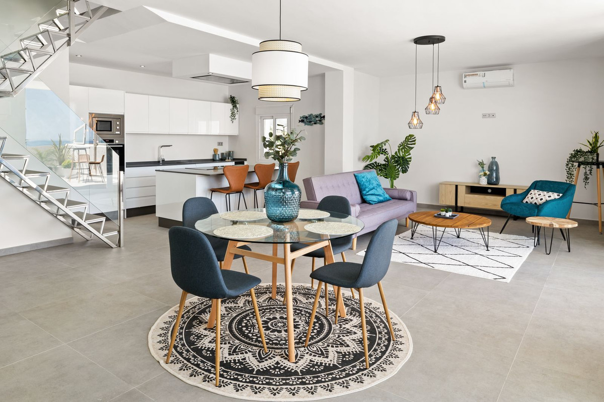 Ático de 3 Dormitorios y 2 Baños en venta en Estepona