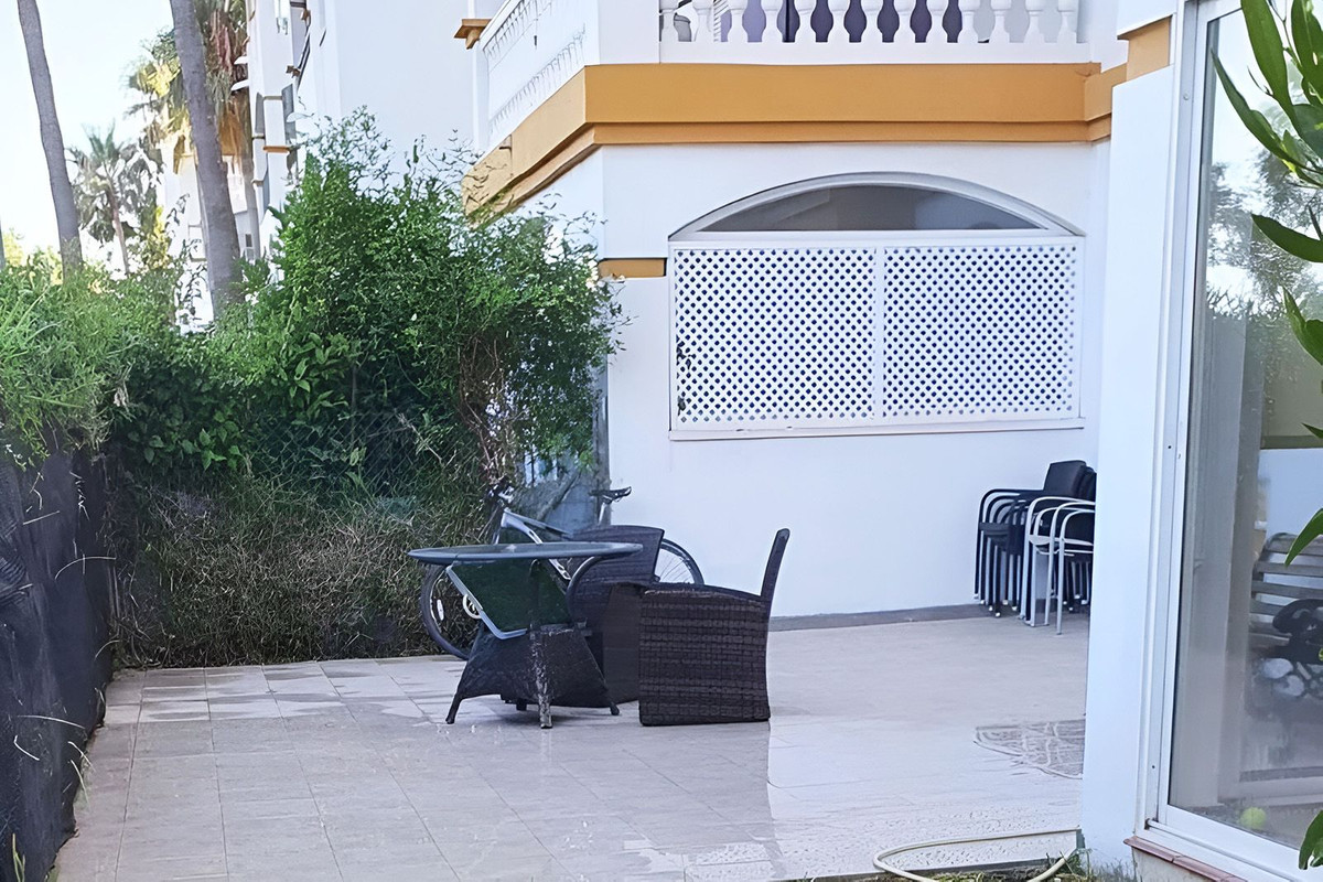 Piso de 3 Dormitorios y 2 Baños en venta en Puerto Banús, Marbella